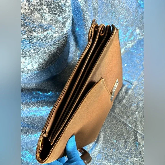 SALE TODAY - SUNDAY. Gucci Brown Leather Briefcase. Discounted Shipping - Picture 4 of 14